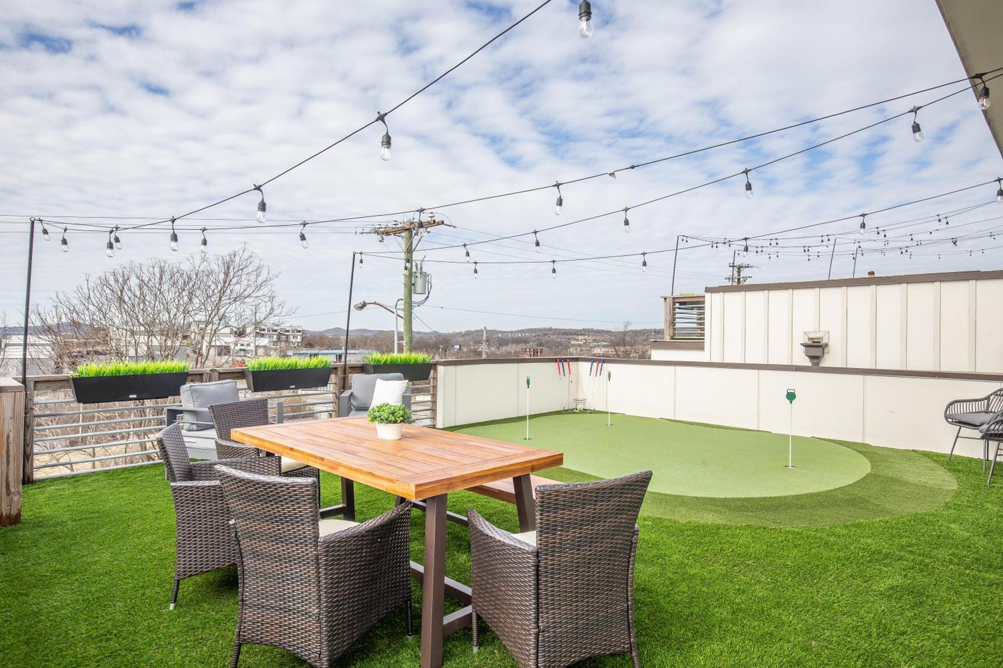 Whiskey House With Rooftop Golf, City Views! 8Min To Downtown! Sleeps 9! Nashville Ngoại thất bức ảnh