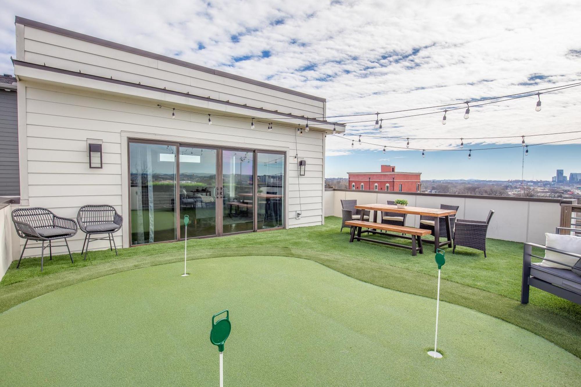 Whiskey House With Rooftop Golf, City Views! 8Min To Downtown! Sleeps 9! Nashville Ngoại thất bức ảnh