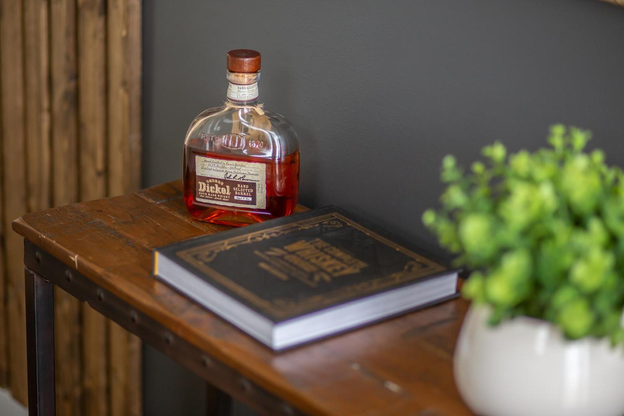 Whiskey House With Rooftop Golf, City Views! 8Min To Downtown! Sleeps 9! Nashville Ngoại thất bức ảnh